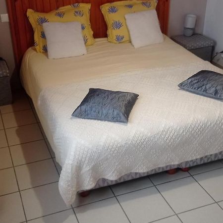 Chambre D'Hotes Les Ormeaux Saint-Georges-des-Côteaux Екстериор снимка