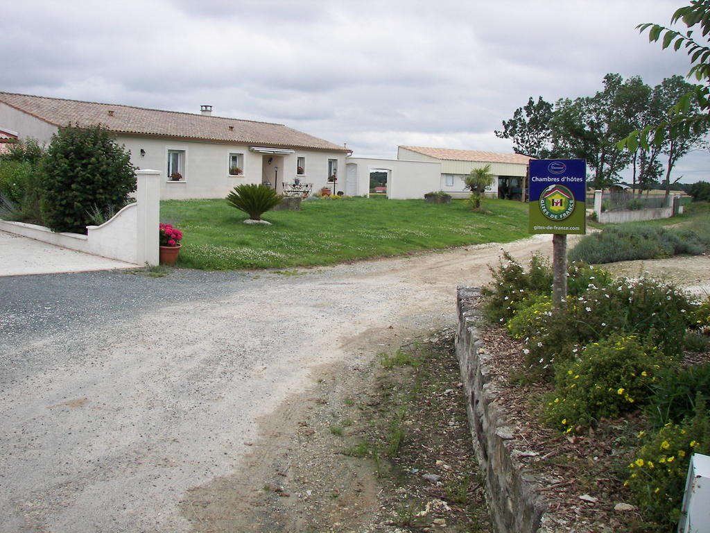 Chambre D'Hotes Les Ormeaux Saint-Georges-des-Côteaux Екстериор снимка