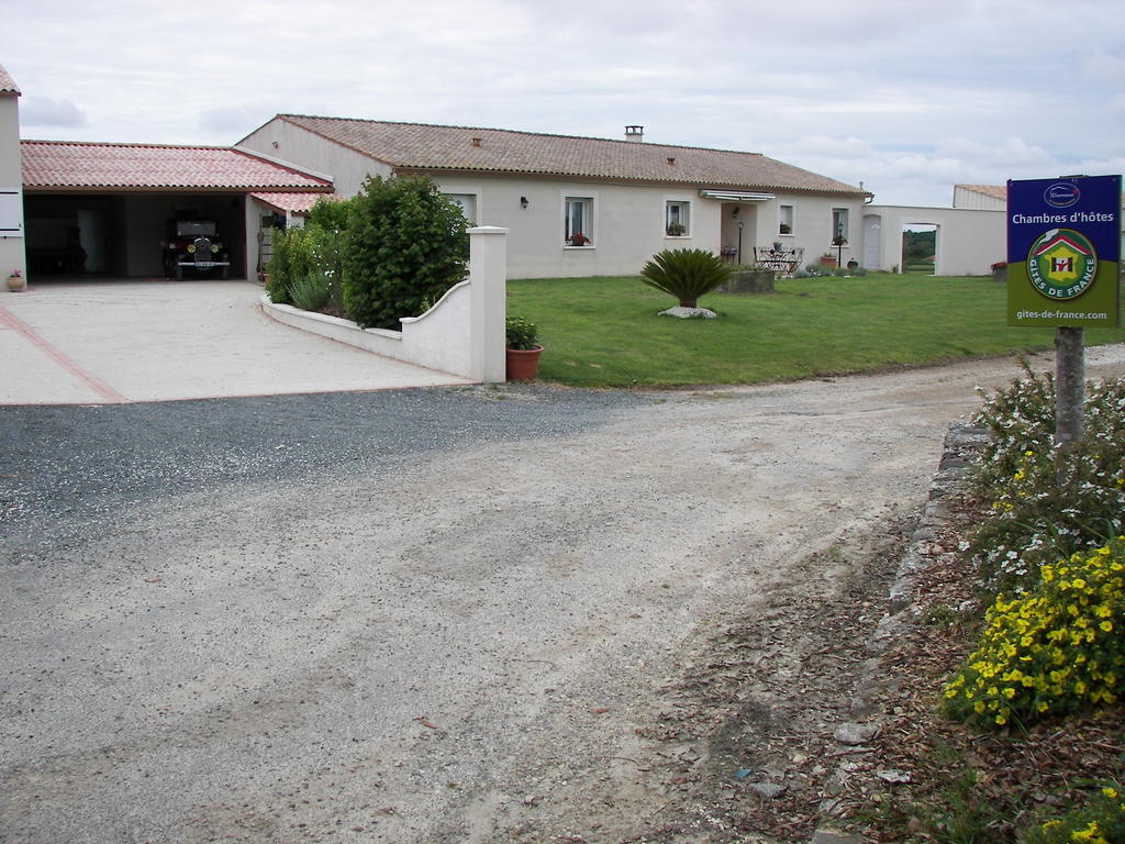 Chambre D'Hotes Les Ormeaux Saint-Georges-des-Côteaux Екстериор снимка